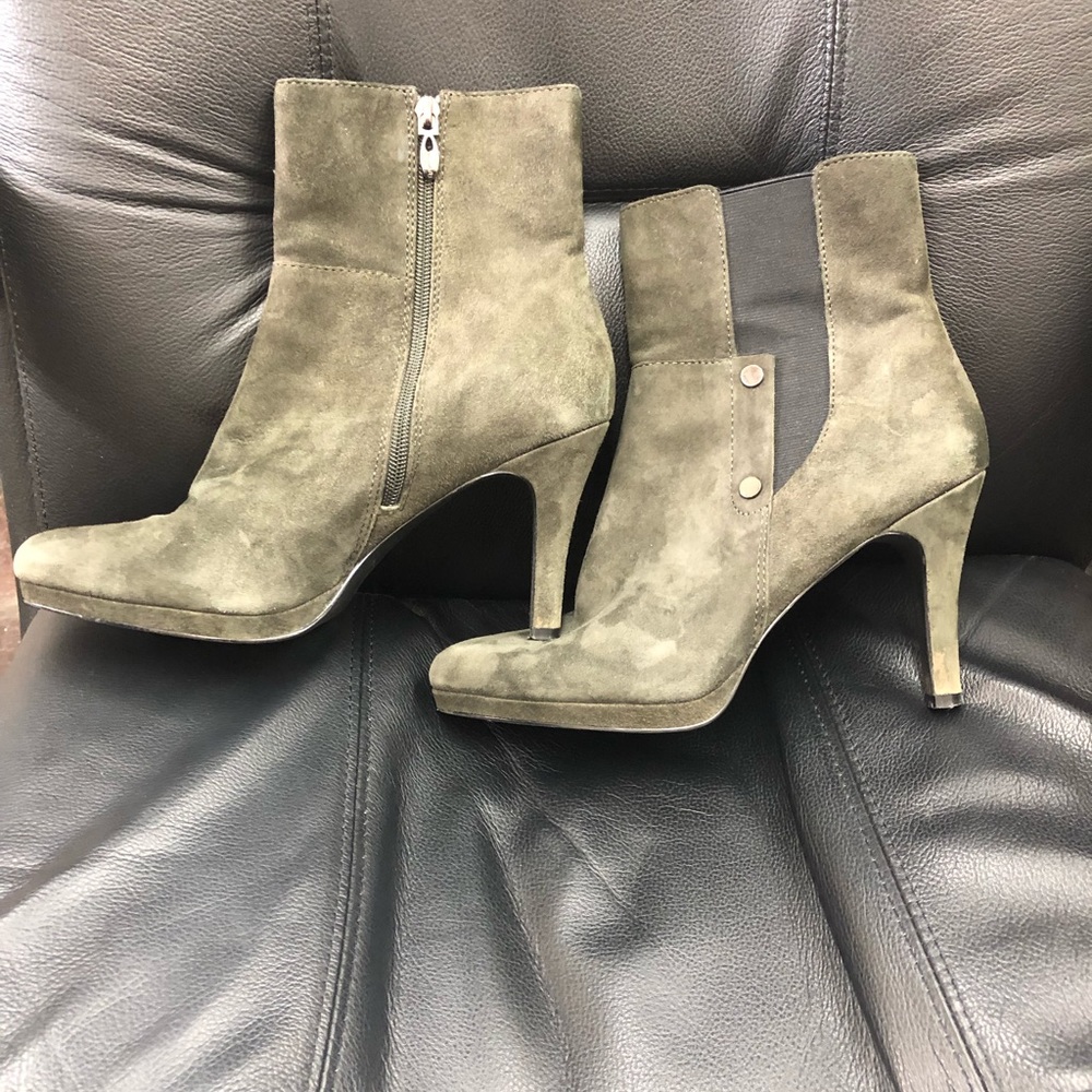 Tahari booties size 10